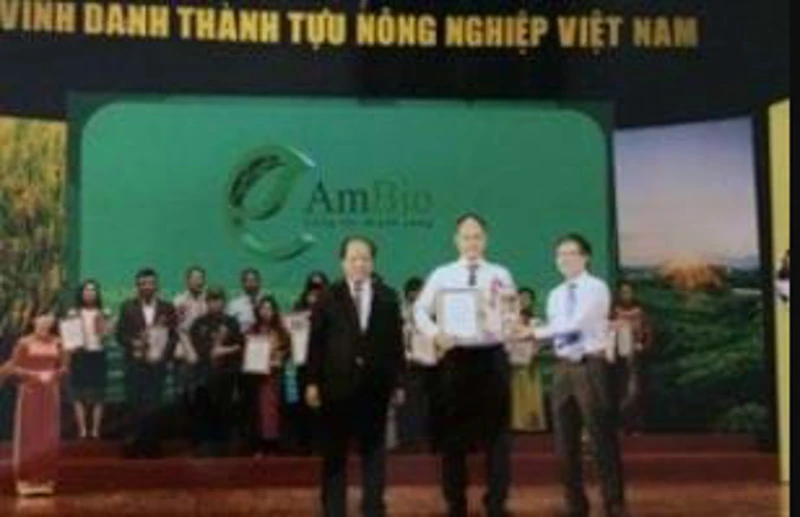Ambio - Cúp vàng "Thương hiệu sản phẩm dịch vụ chất lượng được nhà nông tin dùng"